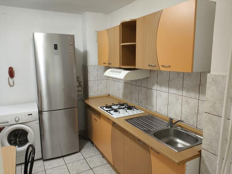 Inchiriez apartament 1 camera decomandat B-dul Dacia Oradea - 10
