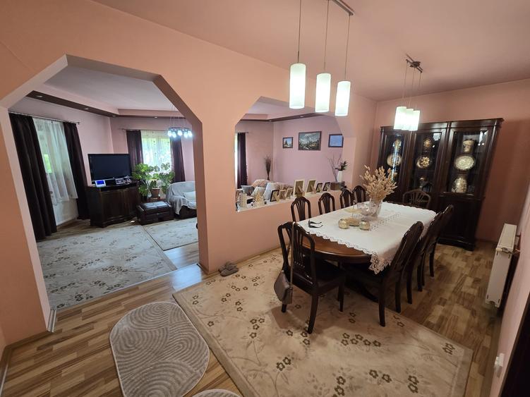 Casă Individuală cu 8 Camere și 4 Băi – de Vânzare în Ciarda Roșie - 375.000 Eur - 4
