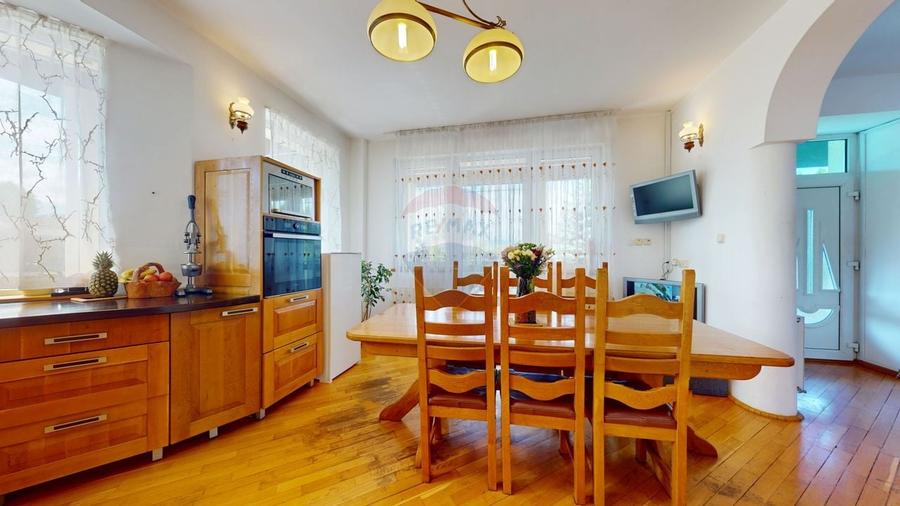 Vilă premium | 7 camere | Teren 2418 mp | Ghimbav Livada - 2