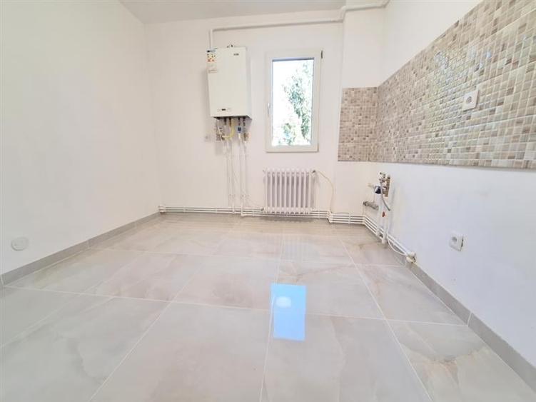 Apartament 3 camere, Renovat 2025, cu 2 balcoane,Bacau - 5