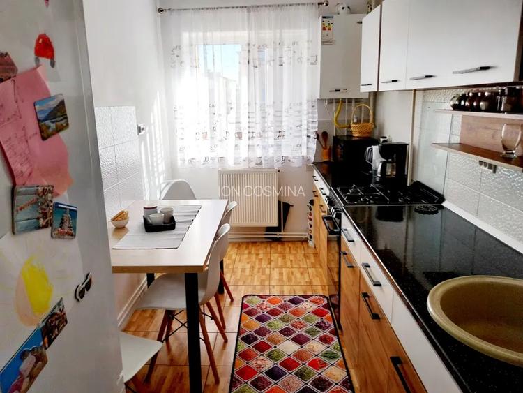 Apartament 3 camere decomandat zona Craiter