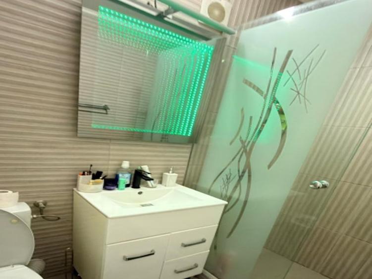 Apartament cu 2 camere semidecomandat, mobilat în Cugir