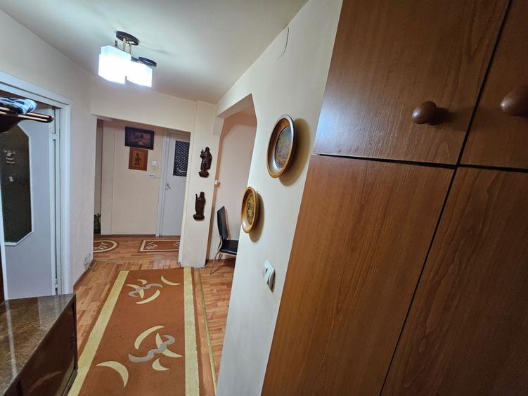 Vand apartament cu 3 camere, cartierul Unirii - 4