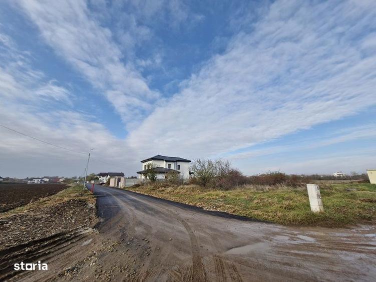 Teren langa case cu utilitati, lac la 300 metri,700 mp, 38500 euro - 9