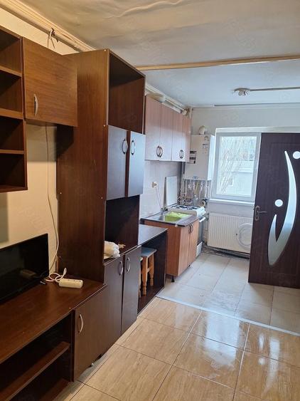 Inchiriez 2 garsoniere cu 1300 lei in spate la Mega Mall, si la straini - 2