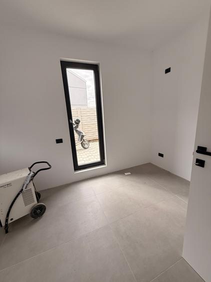 Casa 4 camere / 3 bai / FINALIZATA / 400 mp teren Complex Crown Village - 14