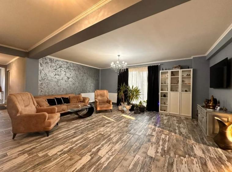 Casă individuală cu 6 camere cu Piscina în Palazu Mare