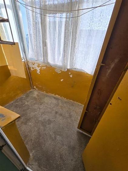 Dacia - la bulevard 2 camere decomandat, etaj intermediar, liber - 4