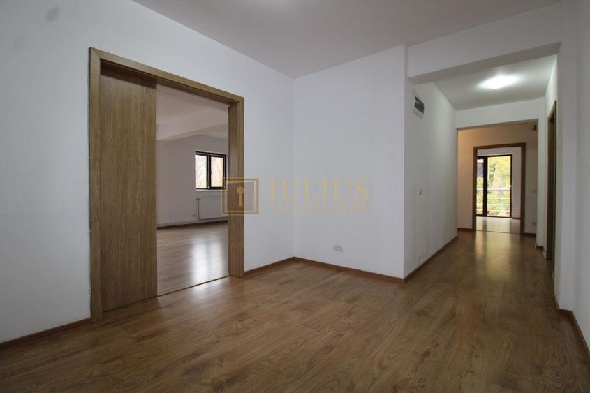 8 incaperi, 2 bai, centrala proprie, 3 locuri de parcare; Lipovei. - 25