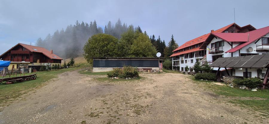 Teren deosebit in cadru de poveste langa cabana Diham, Glajerie - 4