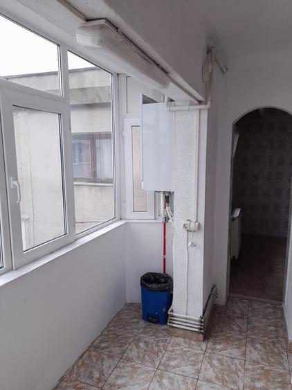 Apartament trei camere decomandat, etaj patru bloc 1986, centrala, simplu, liber - 6