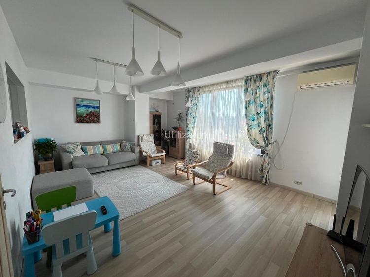 Apartament 3 camere, 93 mp, Damaroaia