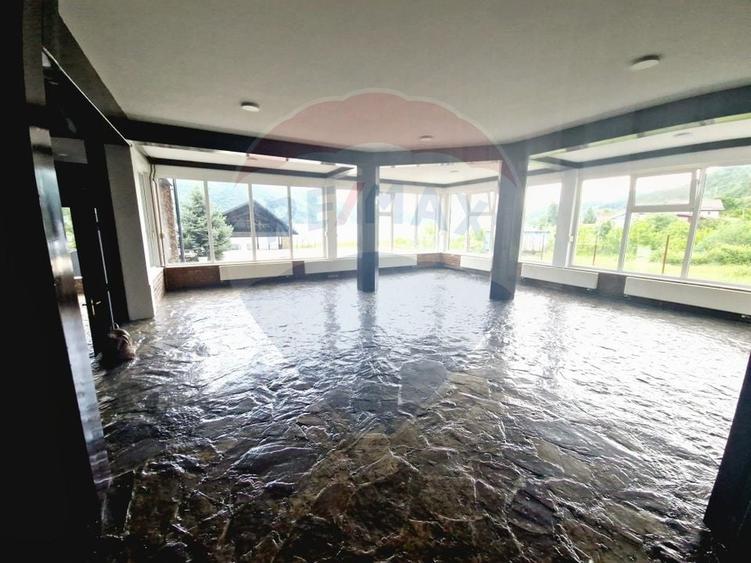 Pensiune Eselnita / 16 camere / Teren - 1448 mp / Ponton - 6