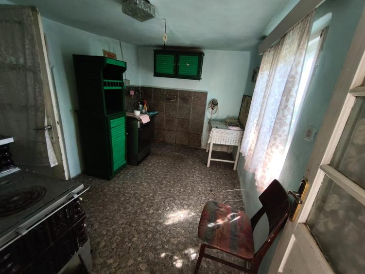 Casă Tradițională cu Teren Generos în Valu lui Traian - 4