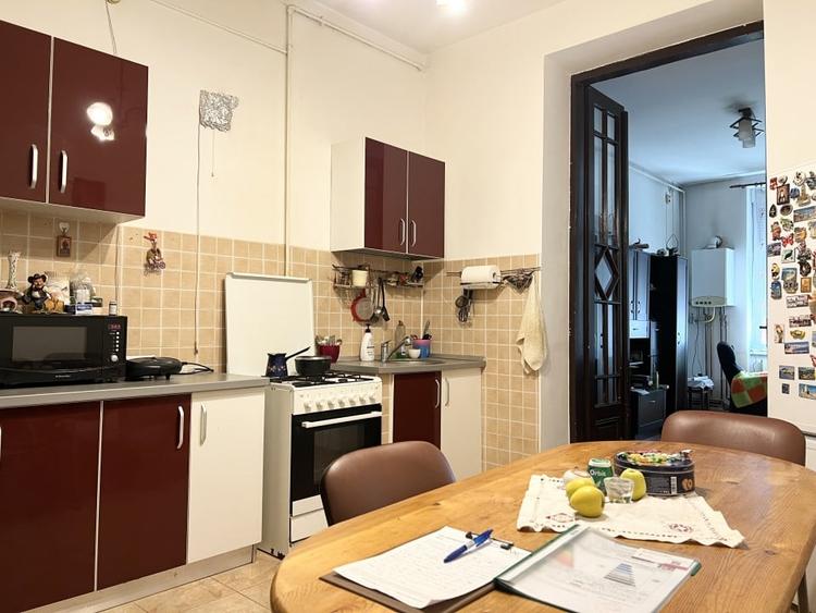 Apartament 4 camere, 120mp utili, cladire istorica, parter -   Central - 8