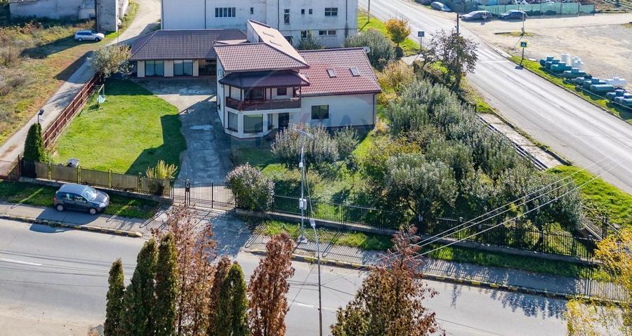 Vilă cu 7 camere de vânzare în zona Centrală Orașul  BUHUȘI - 45