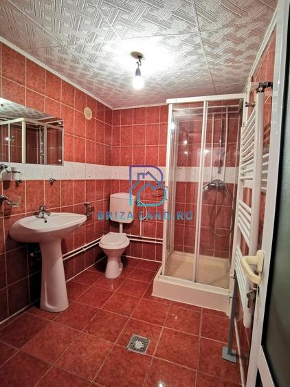 soseaua  Chitilei, Crusovat, casa P+Pod, sup. 238mp, 9 camere - 3 apartamente - 26