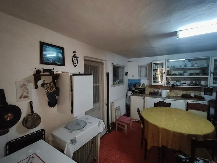 Casă individuală cu 6 camere cu Canalizare în Poiana Țapului