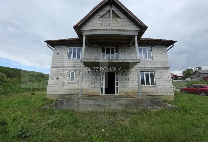 Casa la tara de vanzare, cu 13 ari de teren, la 40 km de Bistri?a