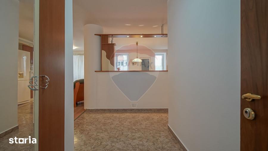 Apartament cu 3 camere decomandat în Bartolomeu