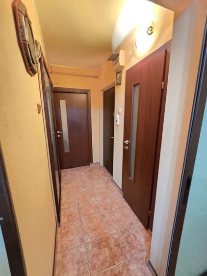 Apartament cu 3 camere semidecomandat în Micro 16
