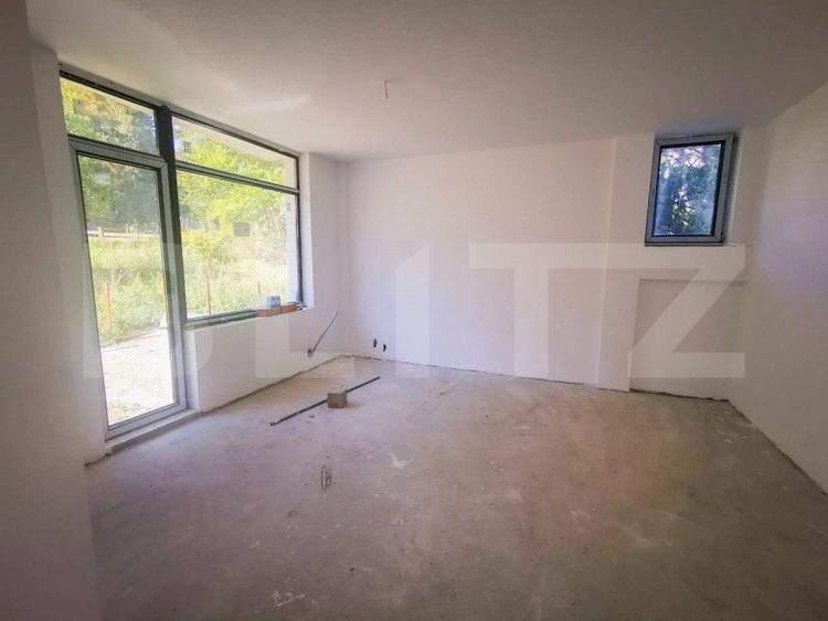 Pensiune semifinisata, 600mp utili, 18 camere, Predeal - 1