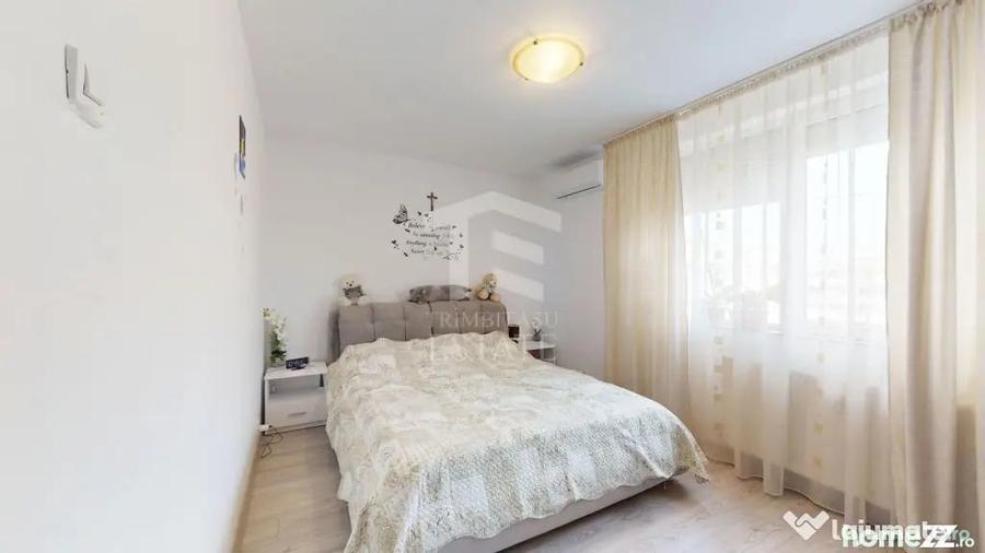 Apartament cu 3 camere semidecomandat în Colentina