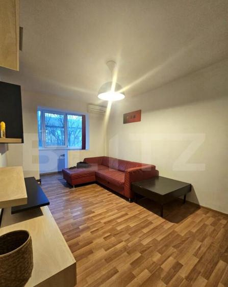 Apartament cu 3 camere, zona Dacia - 1