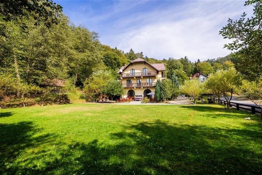 FILM! Complex turistic apreciabil, pe 2.000 mp teren in Cheile Rasnoavei, Brasov - 31