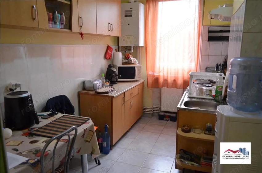 Apartament cu 3 camere decomandat în Tudor