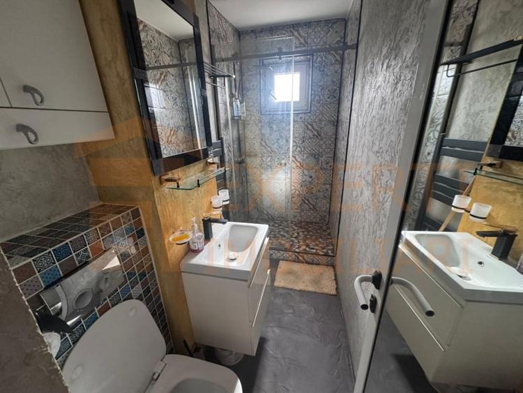 Apartament cu 3 camere semidecomandat, mobilat în Casa de Cultură