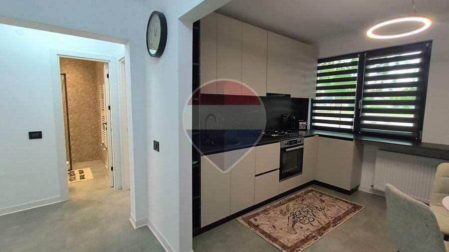 Apartament cu 3 camere decomandat, mobilat în Mazepa 1