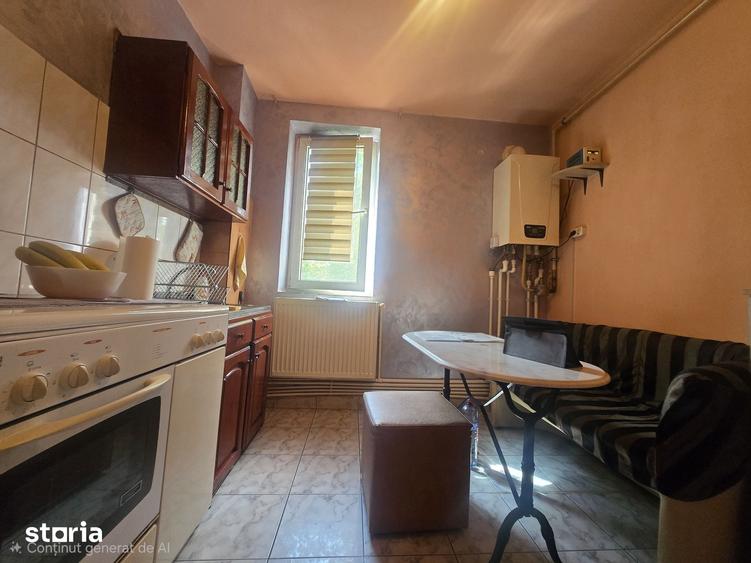 Apartament cu 3 camere decomandat în Far