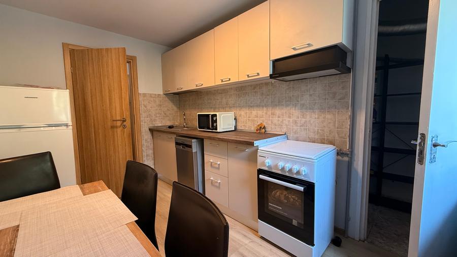Apartament cu 3 camere decomandat în Aviației