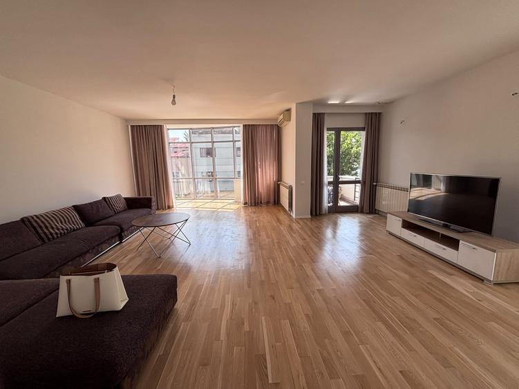 Apartament cu 4 camere decomandat, mobilat în Dorobanți