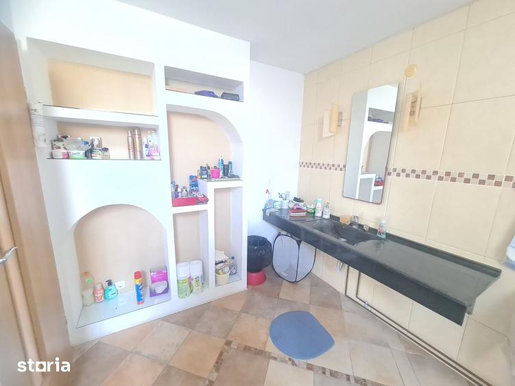 Casă cu 4 camere cu Teren 720 Mp în Gherăiești