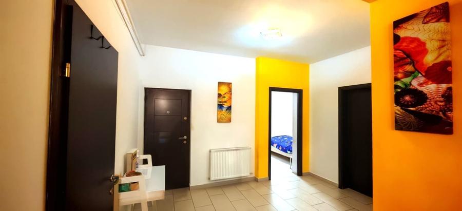 Apartament cu 4 camere decomandat, mobilat în Central