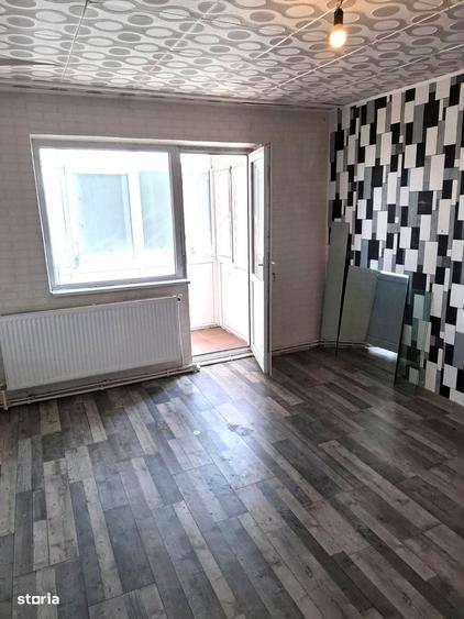 Apartament cu 3 camere decomandat în Micro 5