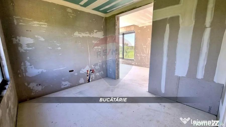 Casă cu 5 camere cu Teren 900 Mp în Mocira