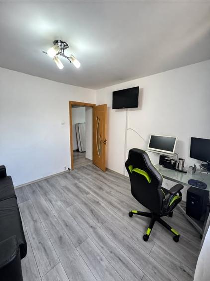 Apartament cu 2 camere decomandat, mobilat în Republicii