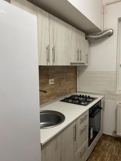 Inchiriez apartament 2 Camere Loc Parcare - 1