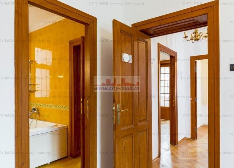 Casă individuală cu 5 camere decomandat cu Canalizare în Dorobanți