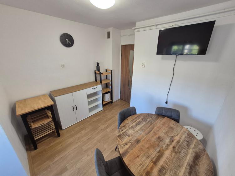 Apartament cu 3 camere decomandat în Spitalul Județean