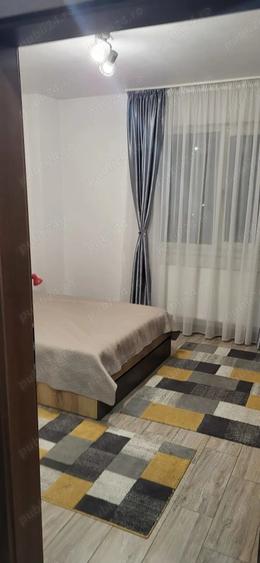 Garsonieră decomandată în Apărătorii Patriei