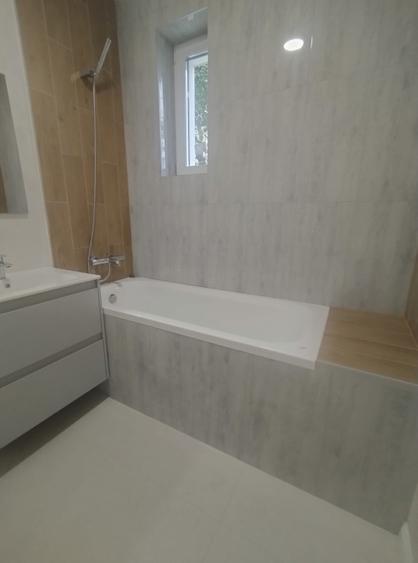 Apartament cu 3 camere decomandat în Malu Roșu