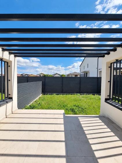 Apartament cu 3 camere decomandat în Hărmanului