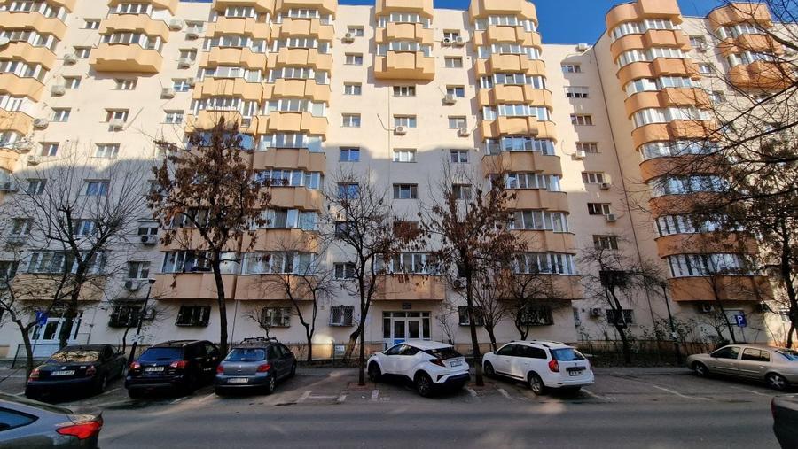 Apartament cu 3 camere decomandat în Nerva Traian