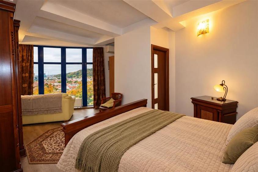 Apartament cu 2 camere decomandat, mobilat în Centrul Istoric