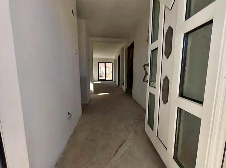 Casă cu 4 camere în Vladimirescu