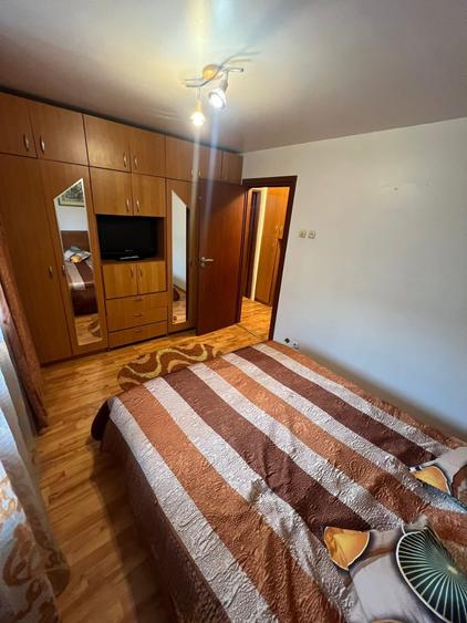 Apartament 3 camere semidecomandate Craiovita Noua - 2